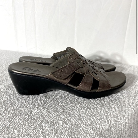 Clark’s Bendables Brown Metallic Leather Slip On Sandals 6.5 - Picture 2 of 14